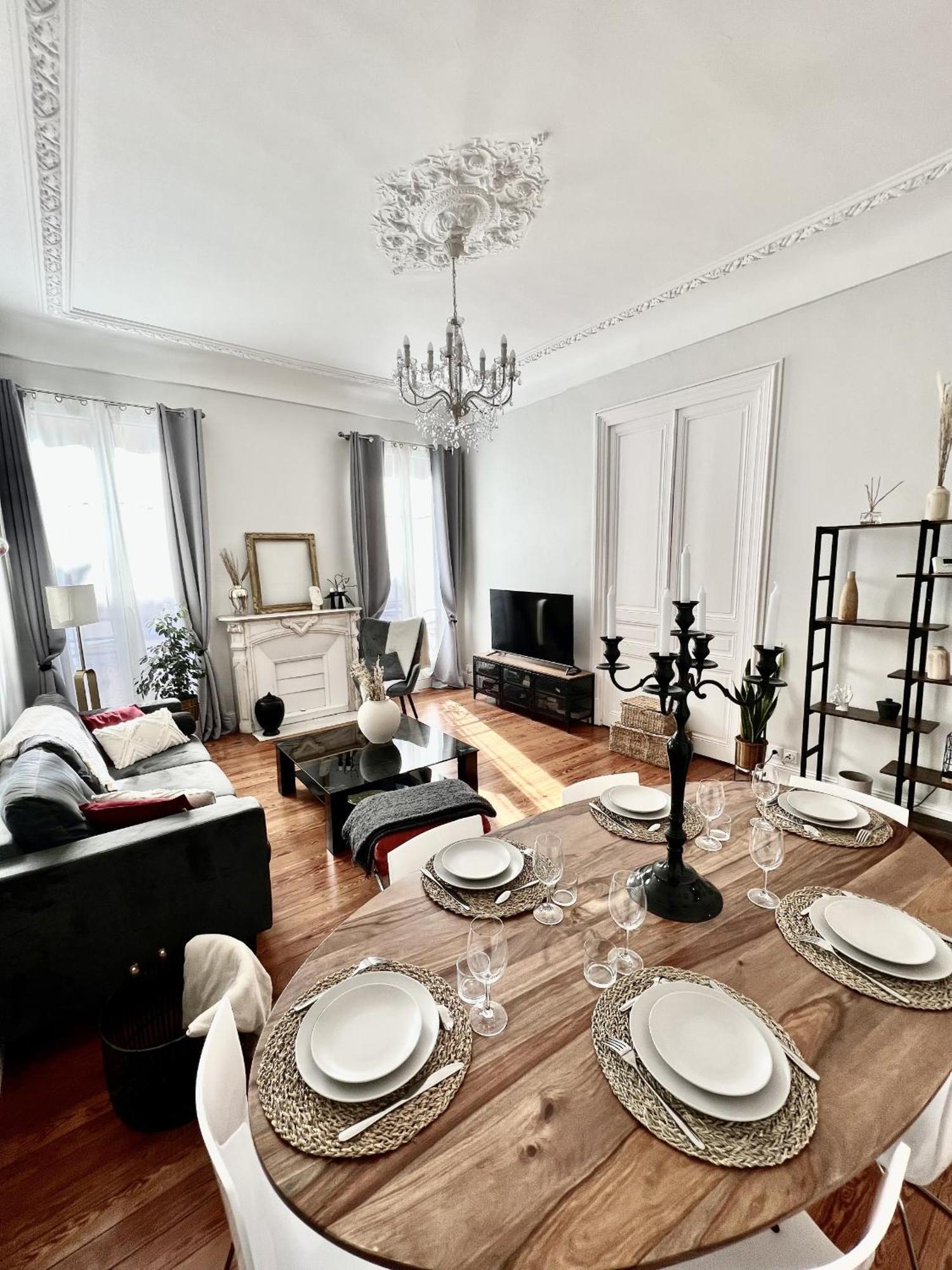 Superbe Appartement De 105 M2, Hyper Centre Avec Terrasse, Parking, A 5 Min De La Mer Nizza Kültér fotó